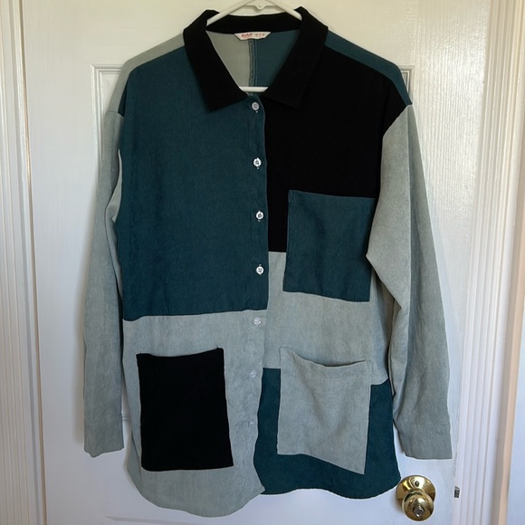 ROMWE Women’s Oversized Color Block Corduroy Button Down Shirt Size S - Picture 1 of 4